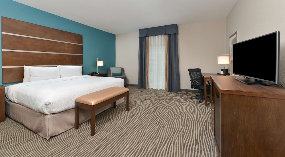 Hampton Inn & Suites Des Moines Downtown - photo 17
