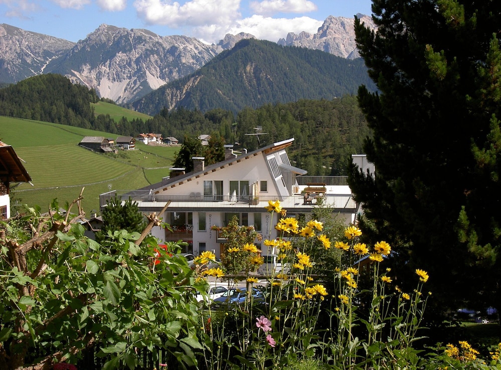 Hotel Pütia — hotel in San Martino In Badia