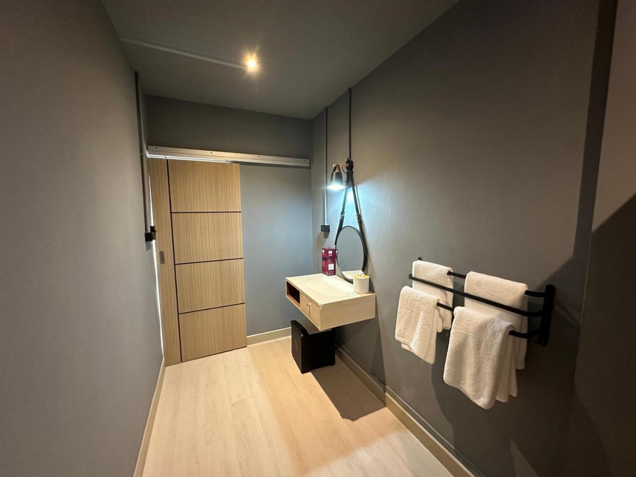 Bangkok vibe City House 7 mins to BTS City center Private room in Sathon Private bathroom Bangkok Thailand