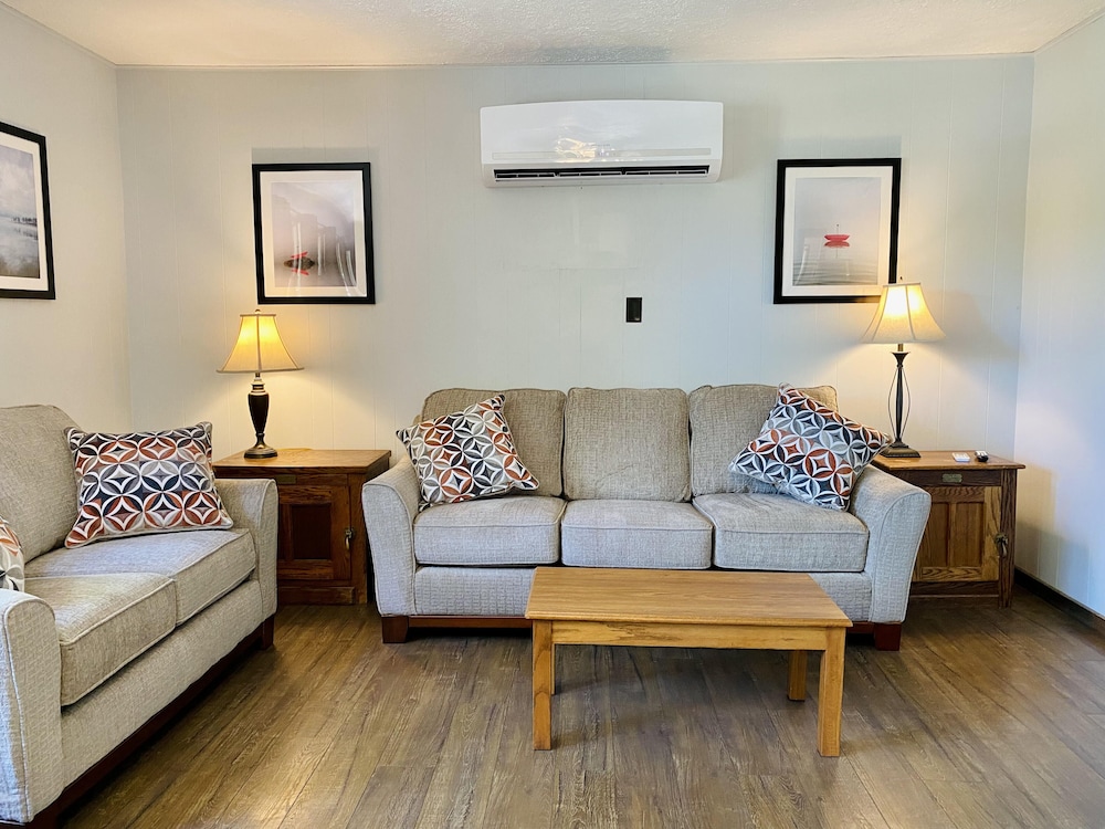 Calm Waters Cabin Resort - photo 53
