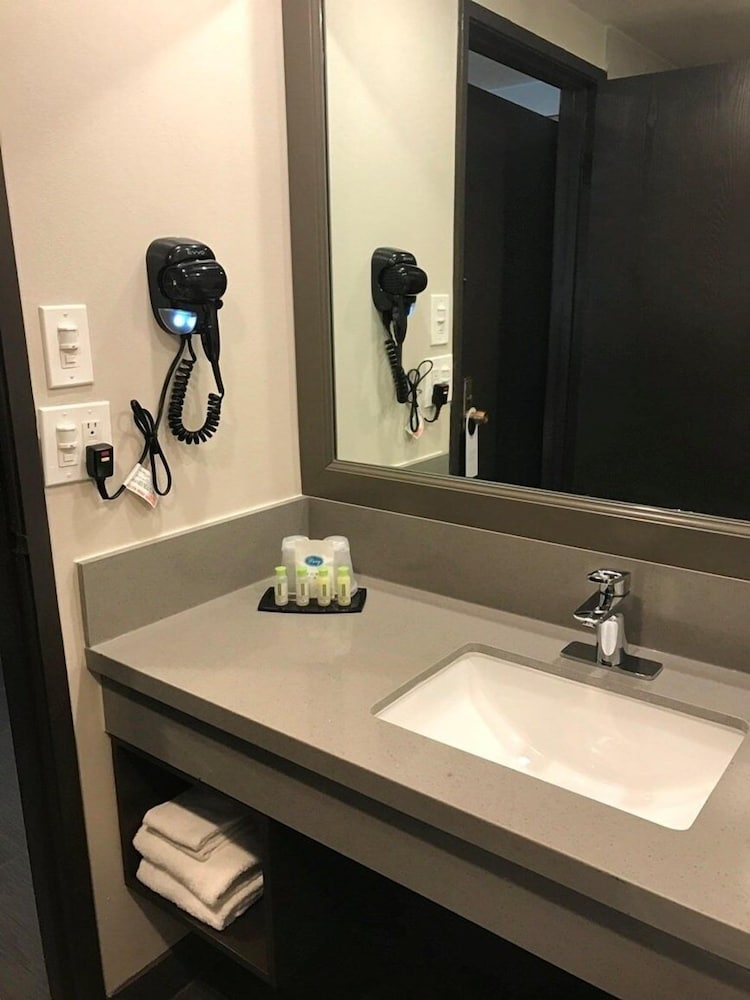 GreenTree Inn & Suites Alhambra - photo 37