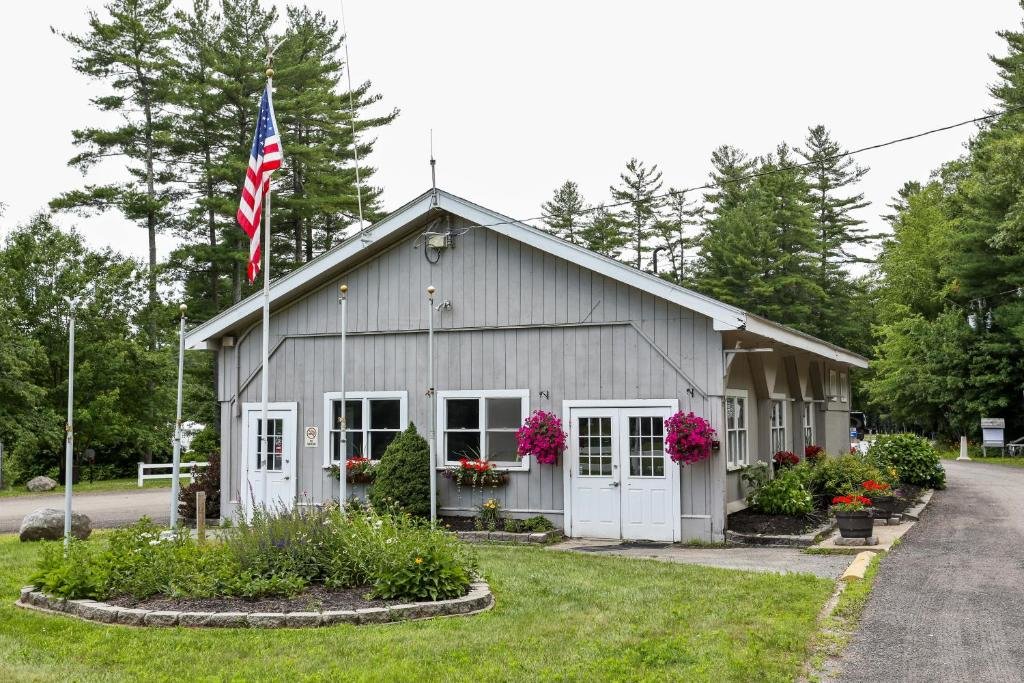 Tuxbury Pond Camping Resort Tiny House Murphy — Hampton