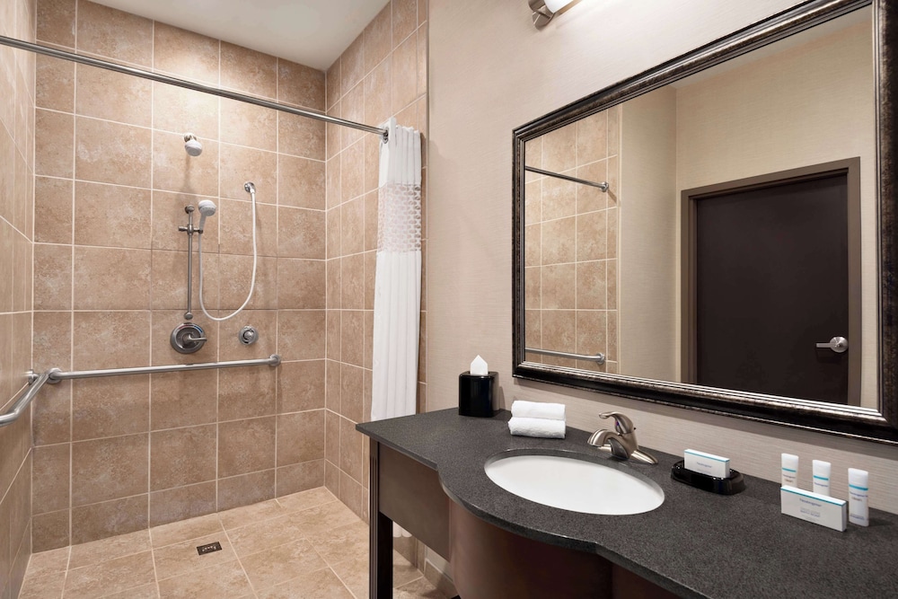 Hampton Inn & Suites Mansfield - photo 14