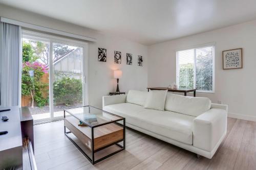 A C 3 Blocks to Ocean Downtown La Jolla Remodel in San Diego, United States