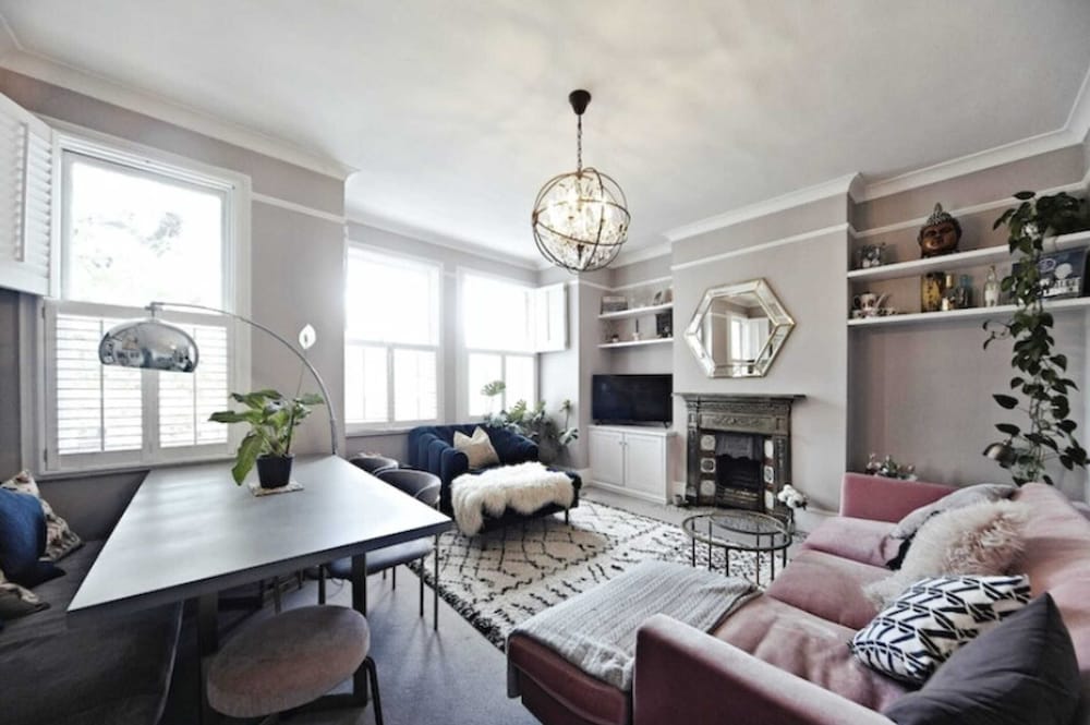 Chic 3BD Maisonette W roof Terrace Wandsworth — 4-Star Luxury Hotel in London, United Kingdom