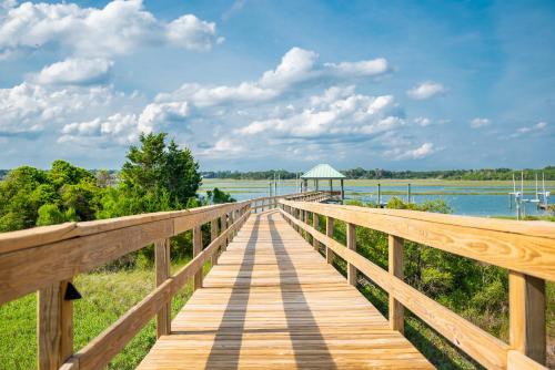 Pier Pleasure by Oak Island Accommodations - photo 31