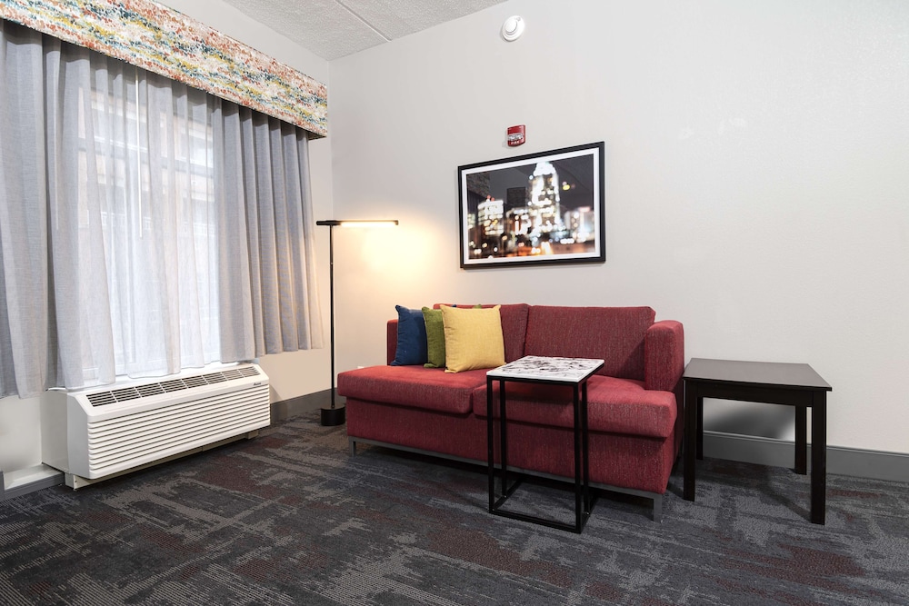 Hampton Inn & Suites Raleigh Downtown - photo 51