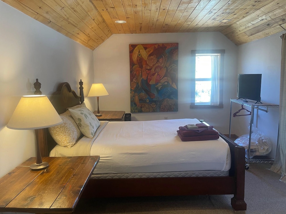 SnowMansion Taos Adventure Lodge - photo 16