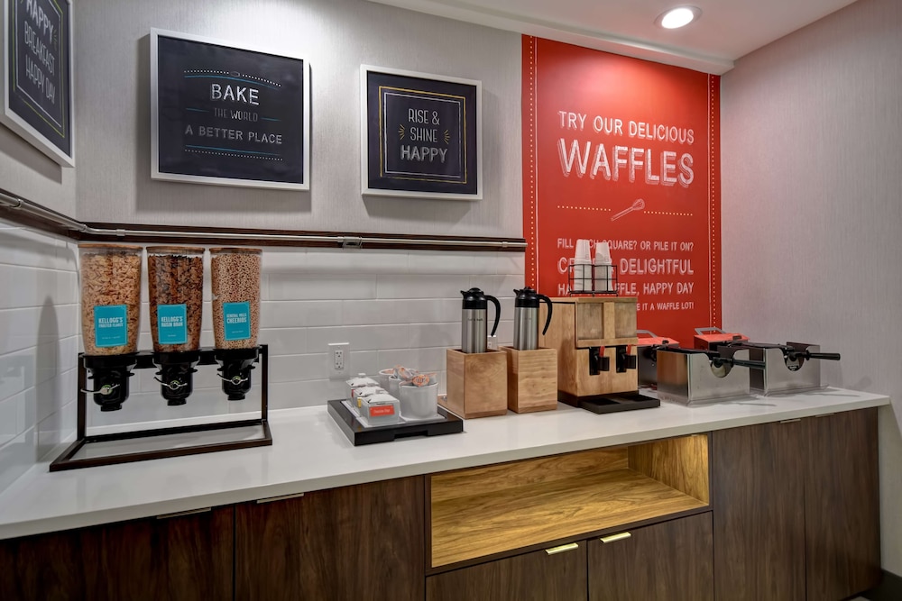 Hampton Inn Ny Jfk - photo 32