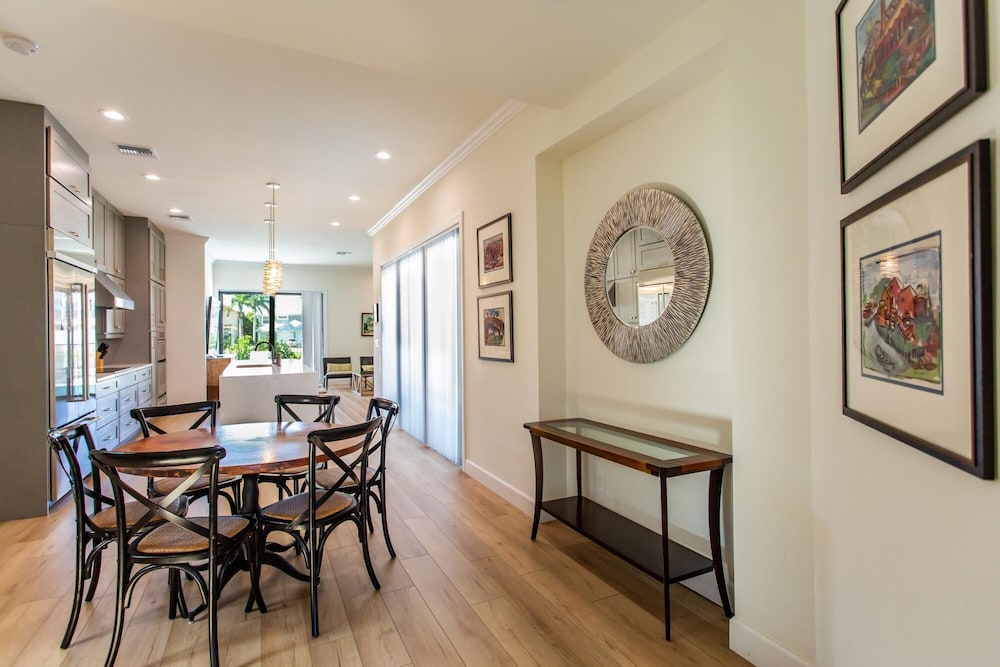 Sorrento Vacation Rental Cabana — 4-Star Luxury Hotel in Naples, United States