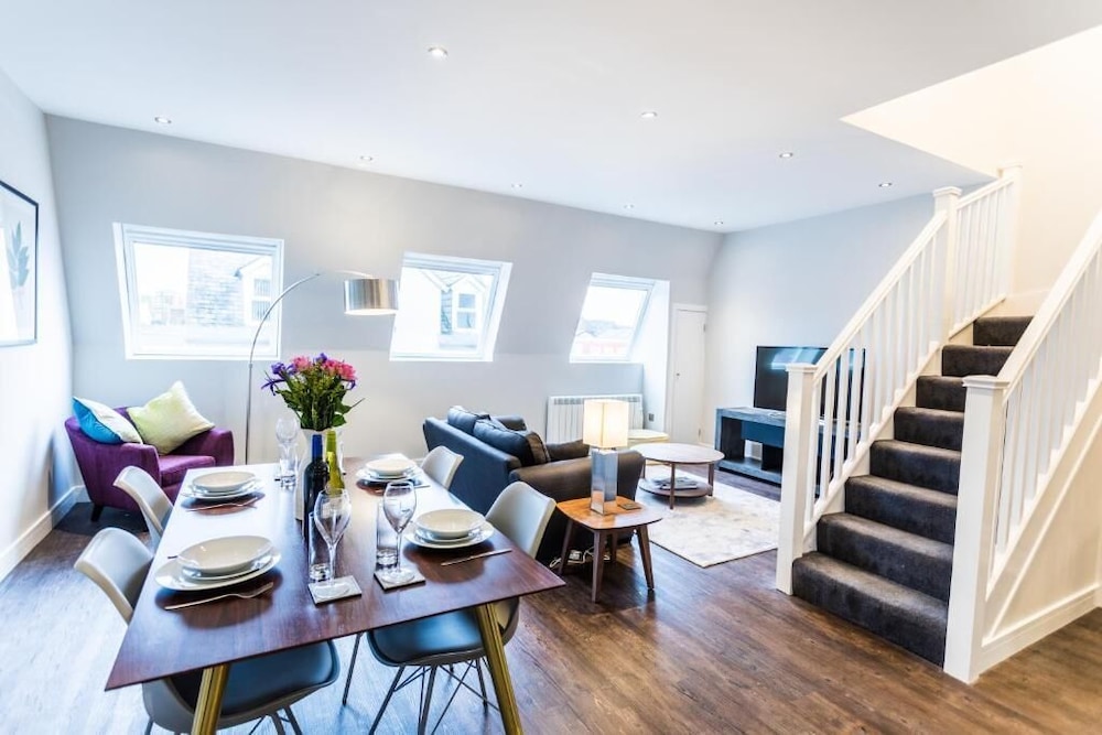 Suite Life Serviced Apartments Old Town — 4-Star Luxury Hotel in Swindon, United Kingdom