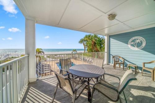 Four Shores Unit 2 Sunset Condo Direct Gulf with Pool and Spa — 4-Star Luxury Hotel in Indian Shores, United States