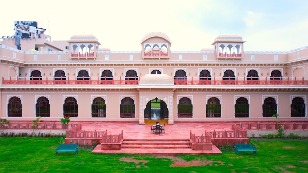 Br Resort Club — Dewas