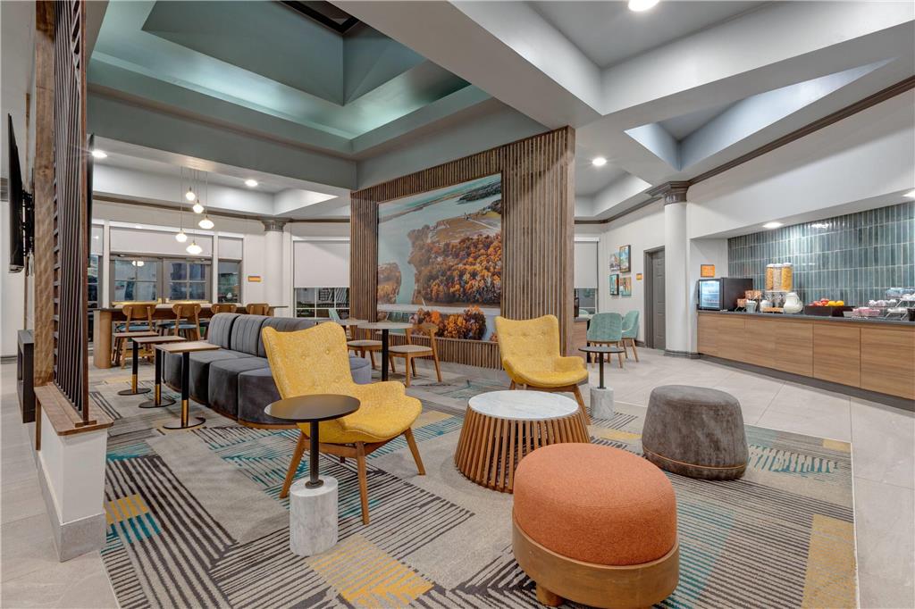 La Quinta Inn & Suites by Wyndham Sherman - photo 11