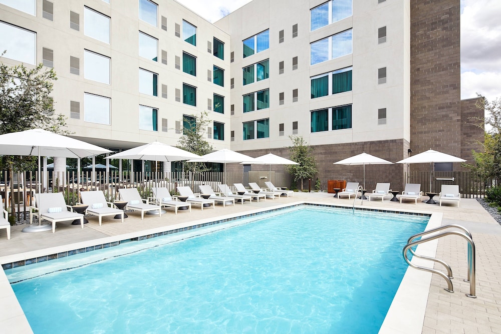 AC Hotel by Marriott Phoenix Biltmore - photo 20