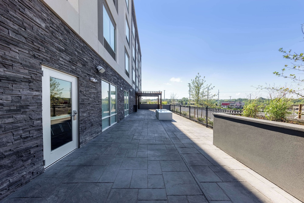 Hampton Inn by Hilton Kansas City Southeast - photo 28