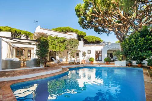 Charming Vale Do Lobo Retreat 3 Bedrooms Private Pool & Close To Amenities — 4-Star Luxury Hotel in Almancil, Portugal