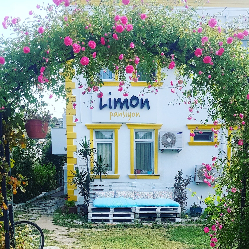 Limon Pansiyon — hotel in Foca