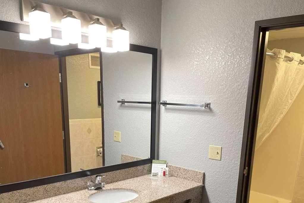 AmericInn by Wyndham Ankeny Des Moines - photo 32