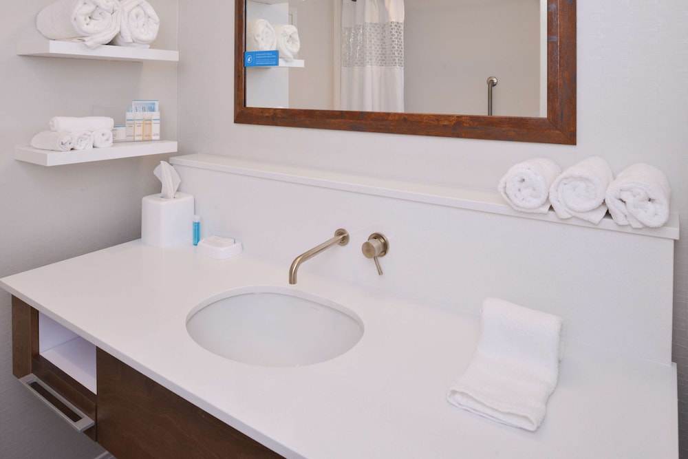 Hampton Inn & Suites Cincinnati Mason - photo 33