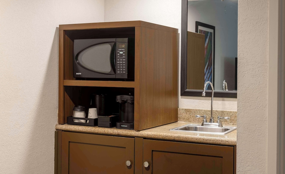 Embassy Suites by Hilton Palm Desert - photo 6