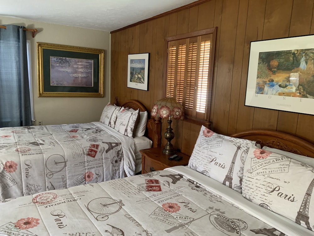 Phillips Historic Motel & Cottages - photo 44