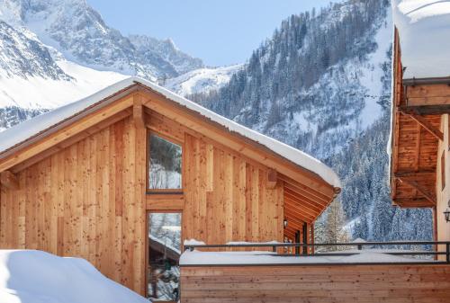 Yeti Lodge Rooms — 4-Star Luxury Hotel in Chamonix-Mont-Blanc, France