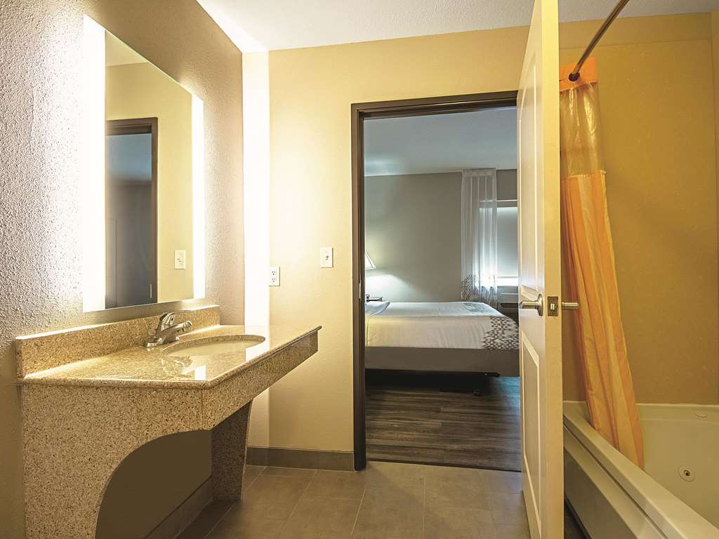 La Quinta Inn & Suites by Wyndham McKinney - photo 34