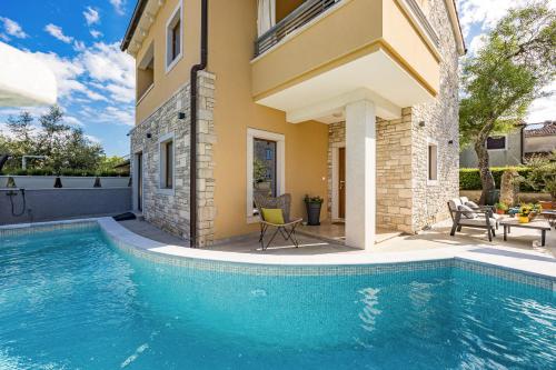 Villa Casa Dika — 4-Star Luxury Hotel in Marcana, Croatia