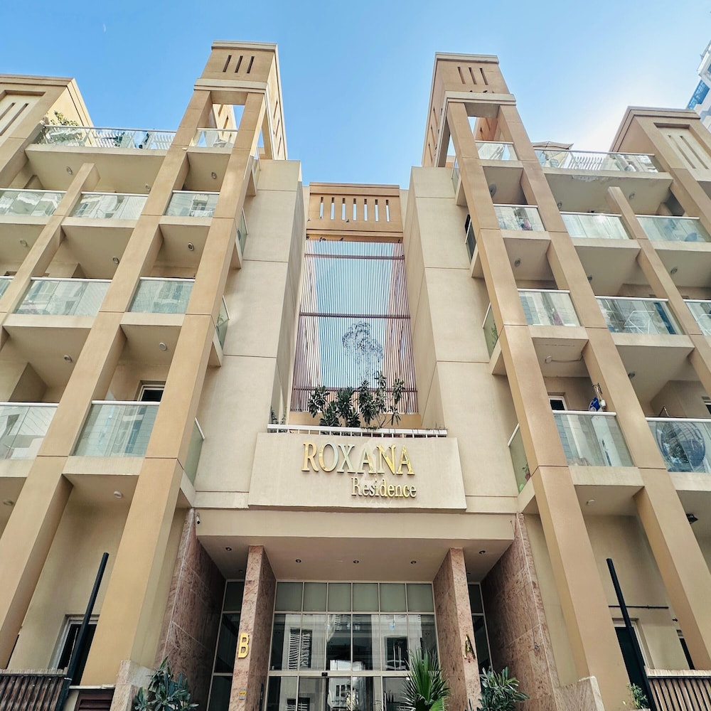 Modern 1BR w Pool and Parking At Roxana Residence — 4-Star Luxury Hotel in Dubai, United Arab Emirates