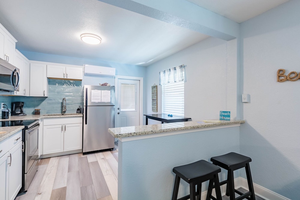 Upham Beach Inn - photo 2