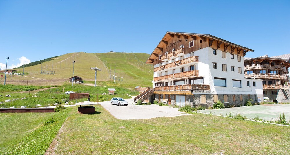 Madame Vacances Hotel Le Christina in Huez, France