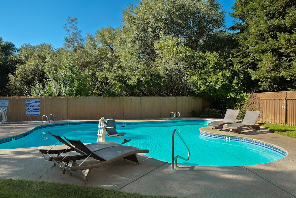 Lake Natoma Inn - photo 11