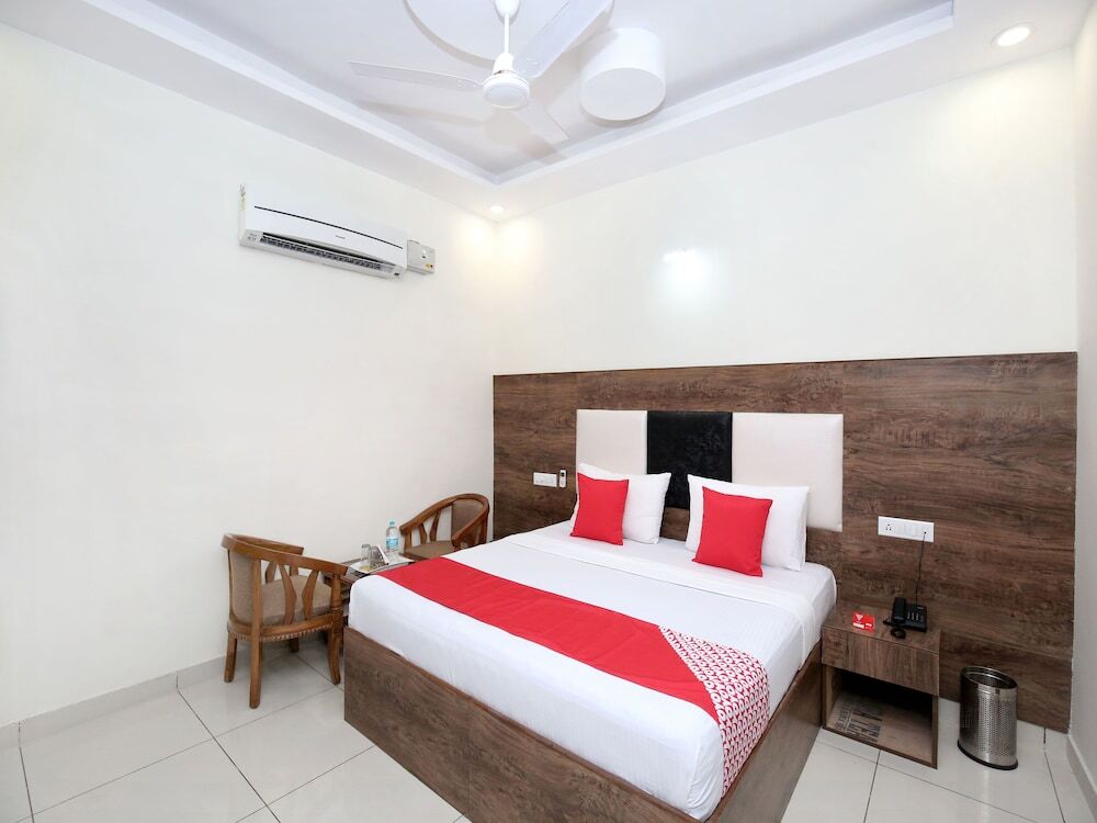 OYO 13373 Hotel Royal star