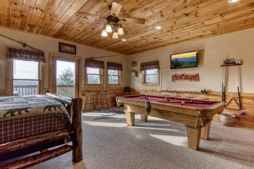 Mountains 4 Miles Panoramic Views Hot Tub & Fire Pit near Pigeon Forge - photo 15