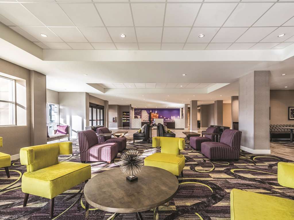 La Quinta Inn & Suites by Wyndham Cincinnati Sharonville - photo 7