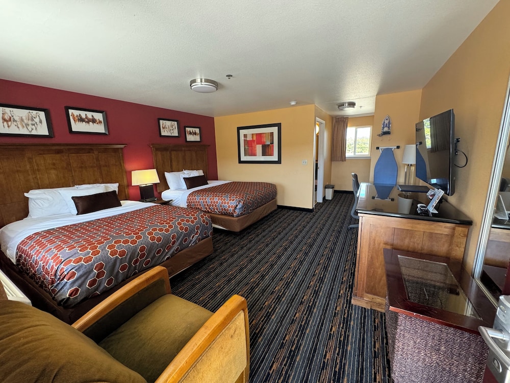 The Royal Victorian Motel - photo 26