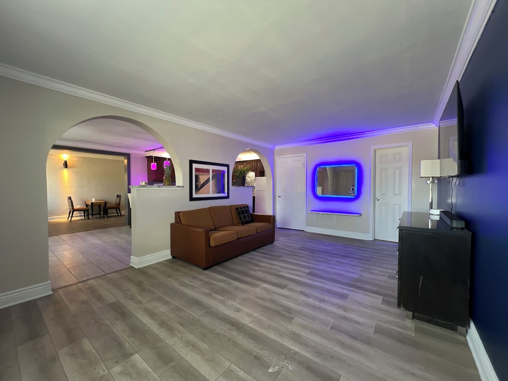 Boardwalk Suites Lafayette - photo 18