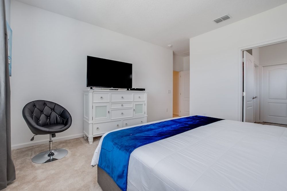 Massive 12 Bed 9.5 Bath Villa at Solterra Resort - photo 17
