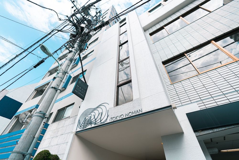Mayu Tokyo Woman Caters To Women