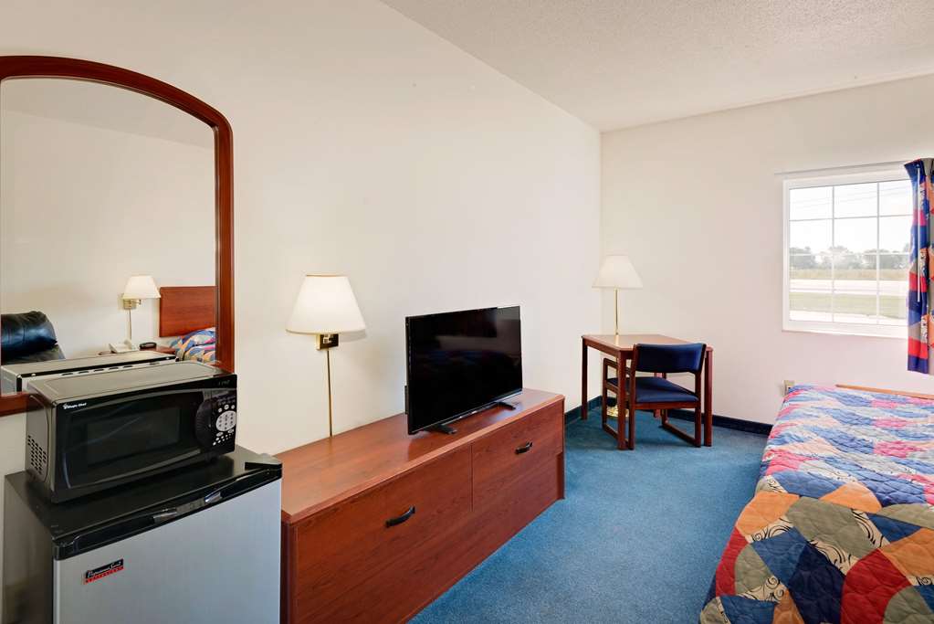 Emmetsburg Hotel and Suites - photo 14