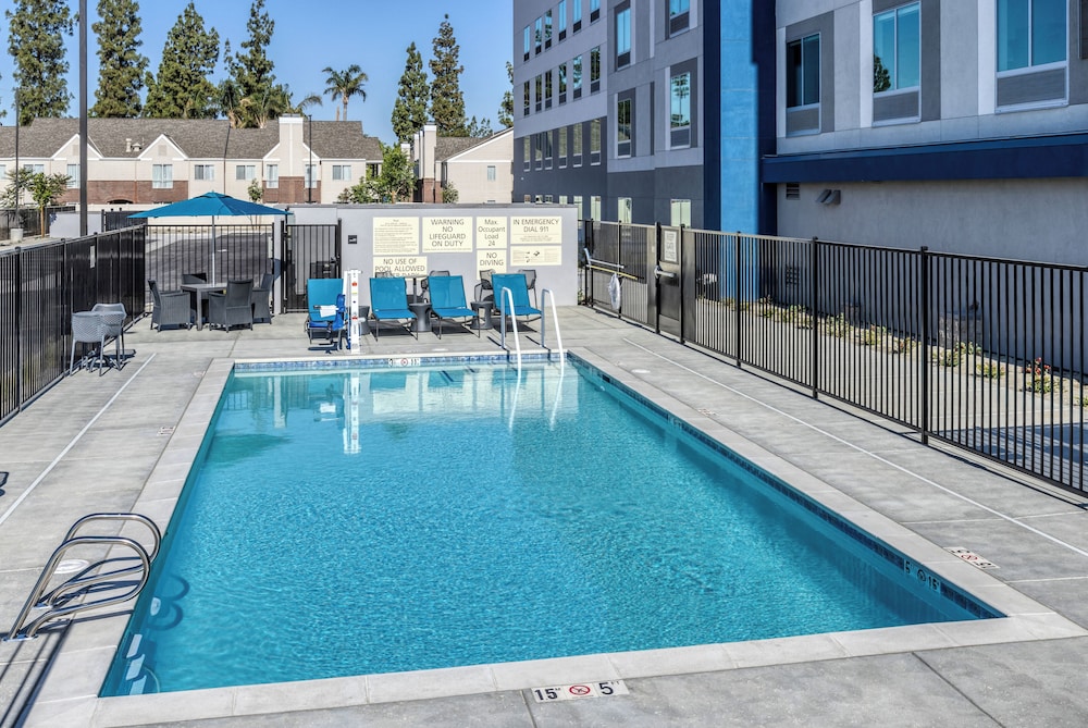 Hampton Inn & Suites by Hilton Bakersfield Central - photo 39