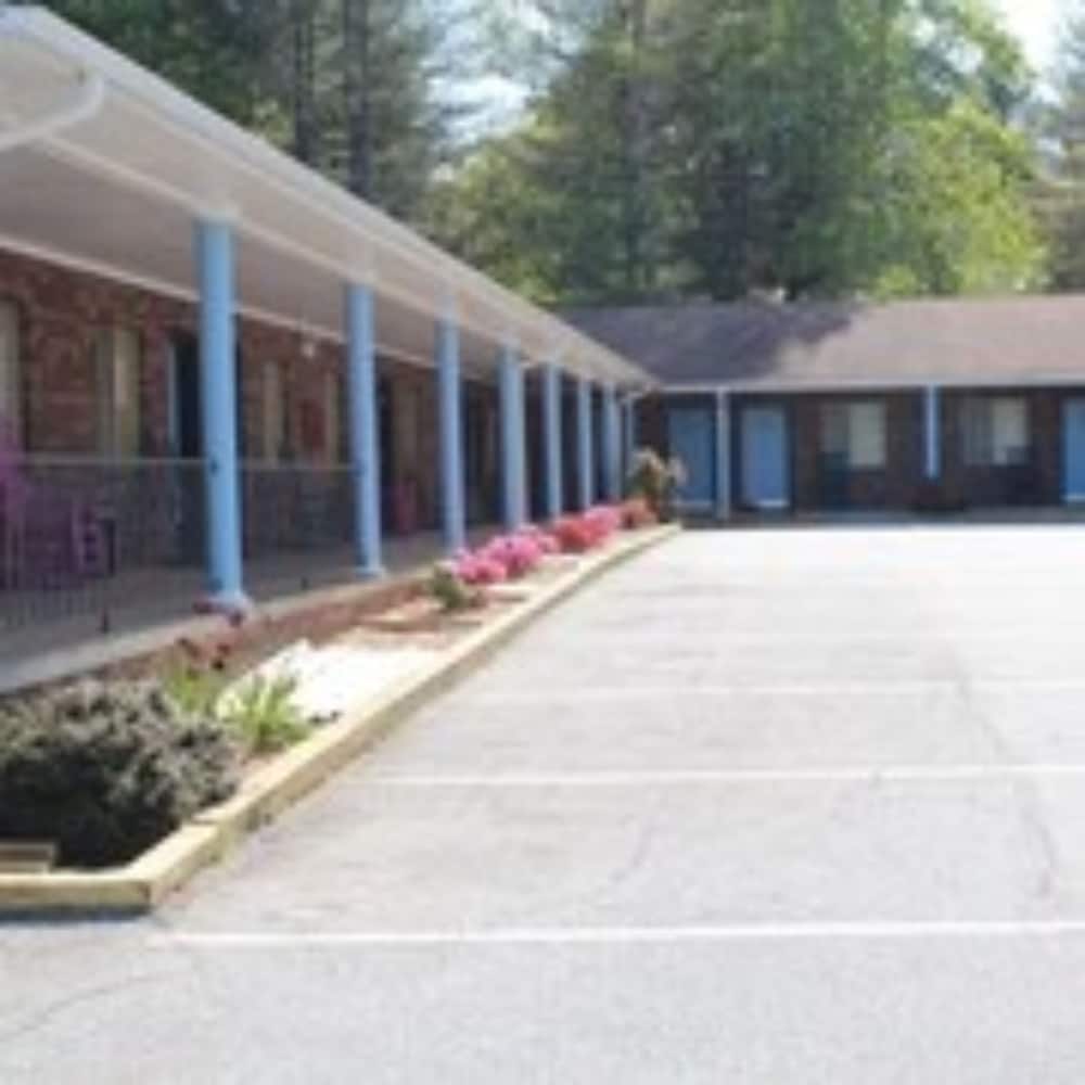 Colonial Inn Franklin - photo 25