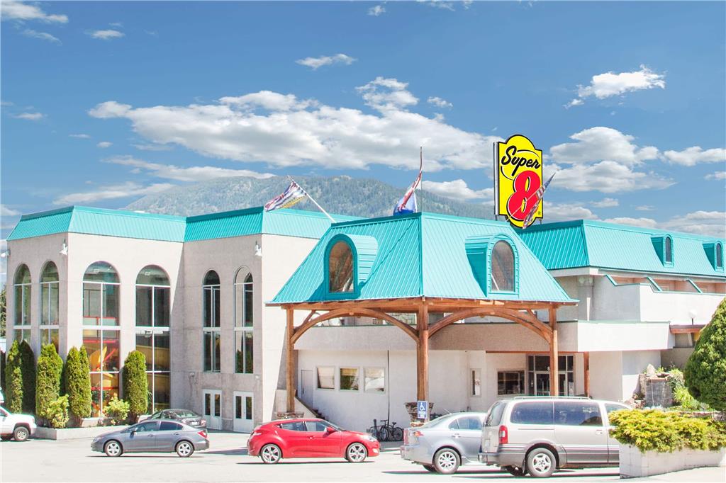 Super 8 by Wyndham Castlegar BC — hotel in Castlegar