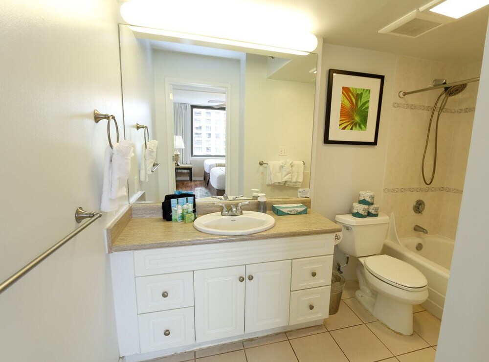 Waikiki Banyan Partial Ocean View Tower 2 Suite 1204 - photo 2