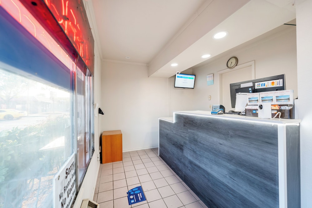 Best Value Inn by OYO Portland OR South East - photo 4