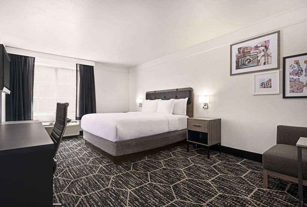 La Quinta Inn & Suites by Wyndham Hesperia Victorville - photo 48