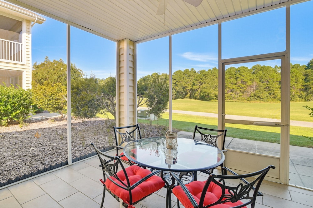 Myrtle Beach Condo with Community Perks — 4-Star Luxury Hotel in Myrtle Beach, United States