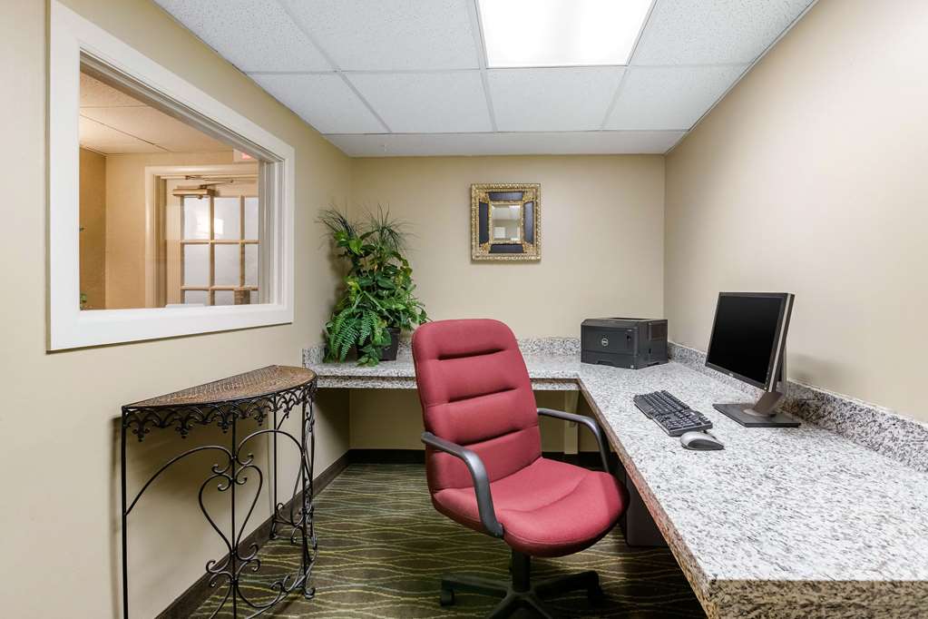 Quality Inn & Suites Des Moines Merle Hay Road - photo 37