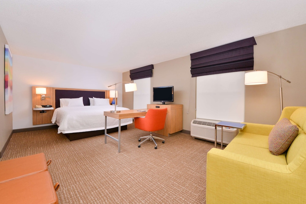 Hampton Inn & Suites Plymouth - photo 20
